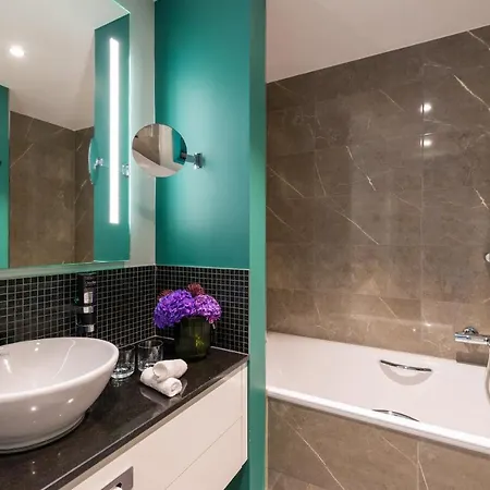 Leonardo Hotel 4*