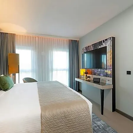Leonardo Otel
